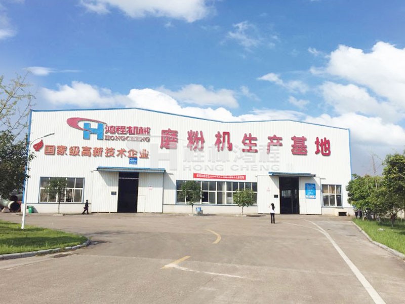 小型礦石磨粉機在哪里能買到？ 到桂林鴻程磨粉機生產(chǎn)基地