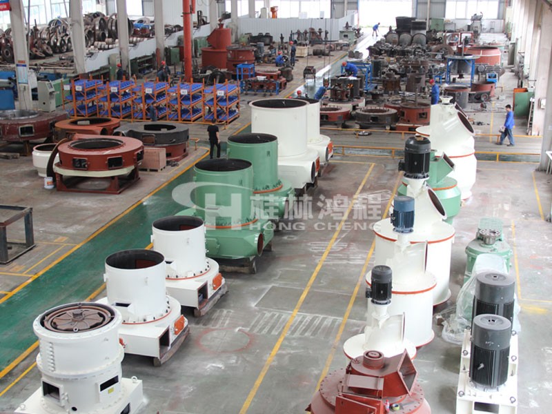 小型礦石磨粉機在哪里能買到？ 到桂林鴻程磨粉機生產(chǎn)基地