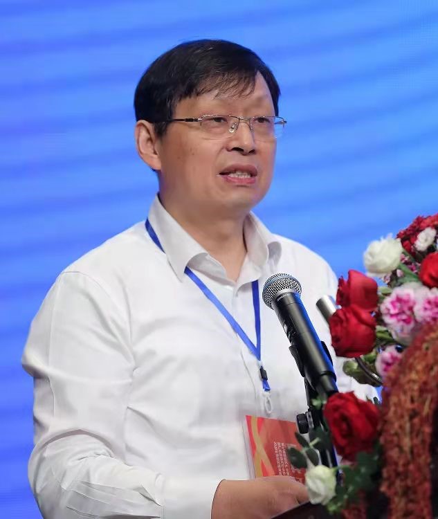 廣西大學校長助理、廣西碳酸鈣產(chǎn)業(yè)化工程院常務副院長、廣西碳酸鈣行業(yè)協(xié)會會長童張法圖片來源：廣西碳酸鈣產(chǎn)業(yè)化工程院